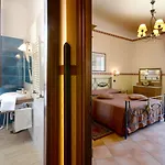 Pinto-storey Szálloda 3*