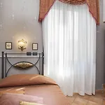 Pinto-storey 3* Nápoly