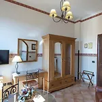 Pinto-storey 3* Nápoly