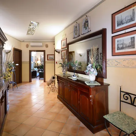 Pinto-storey Szálloda 3*