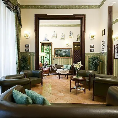 Pinto-storey Szálloda 3*