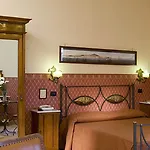 Pinto-storey Hotel
