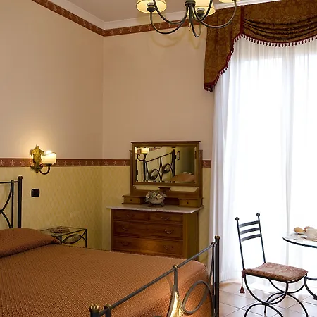 Hotel Pinto-storey 3*