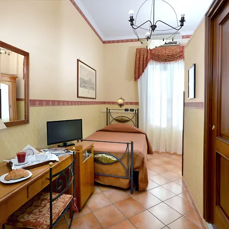 Pinto-storey Hotel 3*