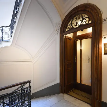 Pinto-storey Hotel Neapol