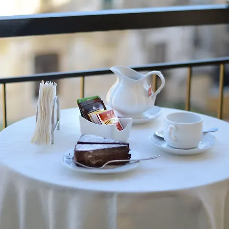 Pinto-storey Hotel 3*