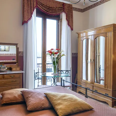 Pinto-storey Hotel Neapol