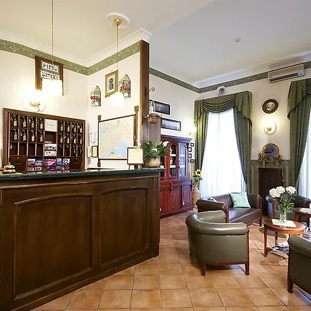 Pinto-storey Hotel 3*